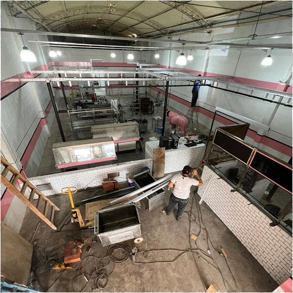 Cámara frigorífica terminada con panelería isotérmica — obra +BARQ